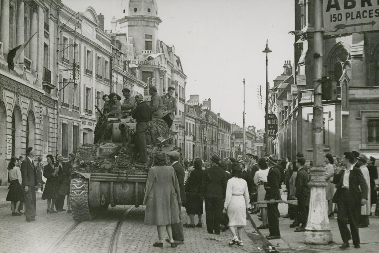 libération d’Amiens prise le 31 août 1944, rue de la République