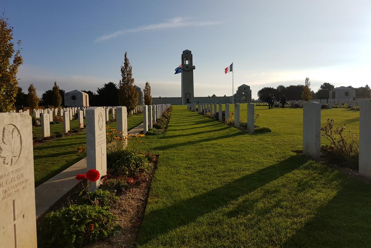 Tombes au cimetière australien de Villers-Bretonneux